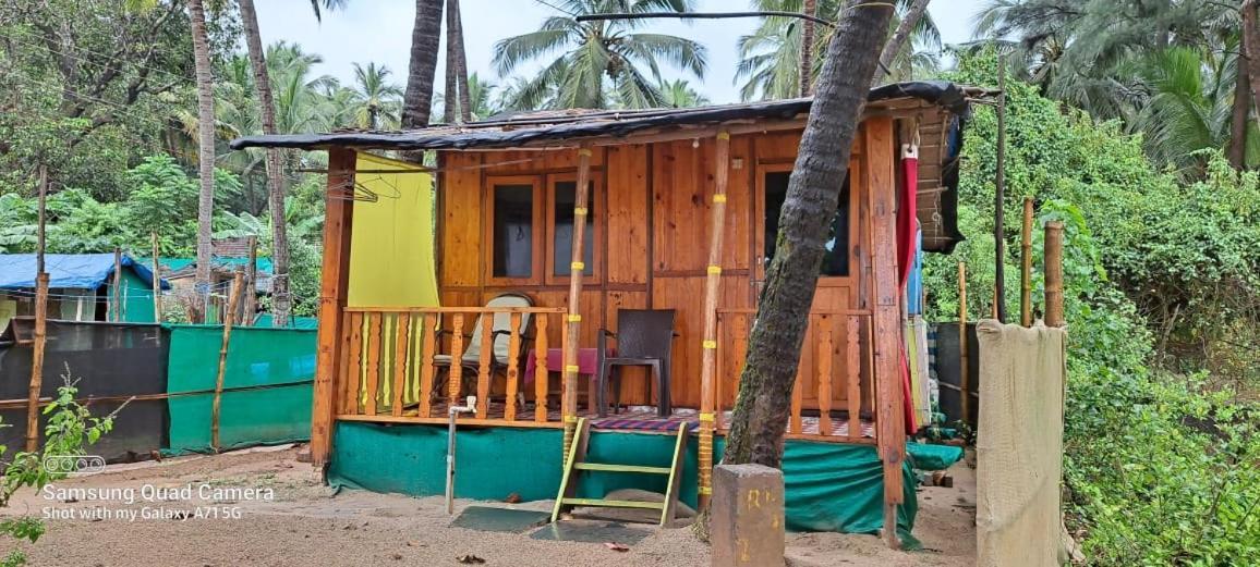 Bridge Beach Huts Guest house *